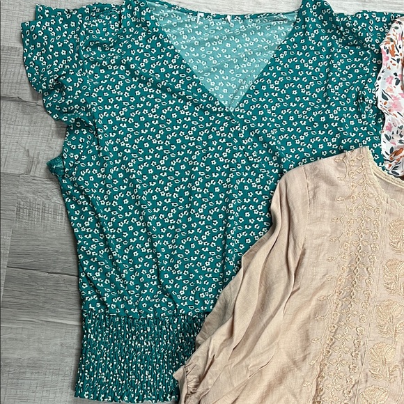 Misc tops Floral and Solid Women's Tops Set sz medium NO TAGS - Picture 2 of 8